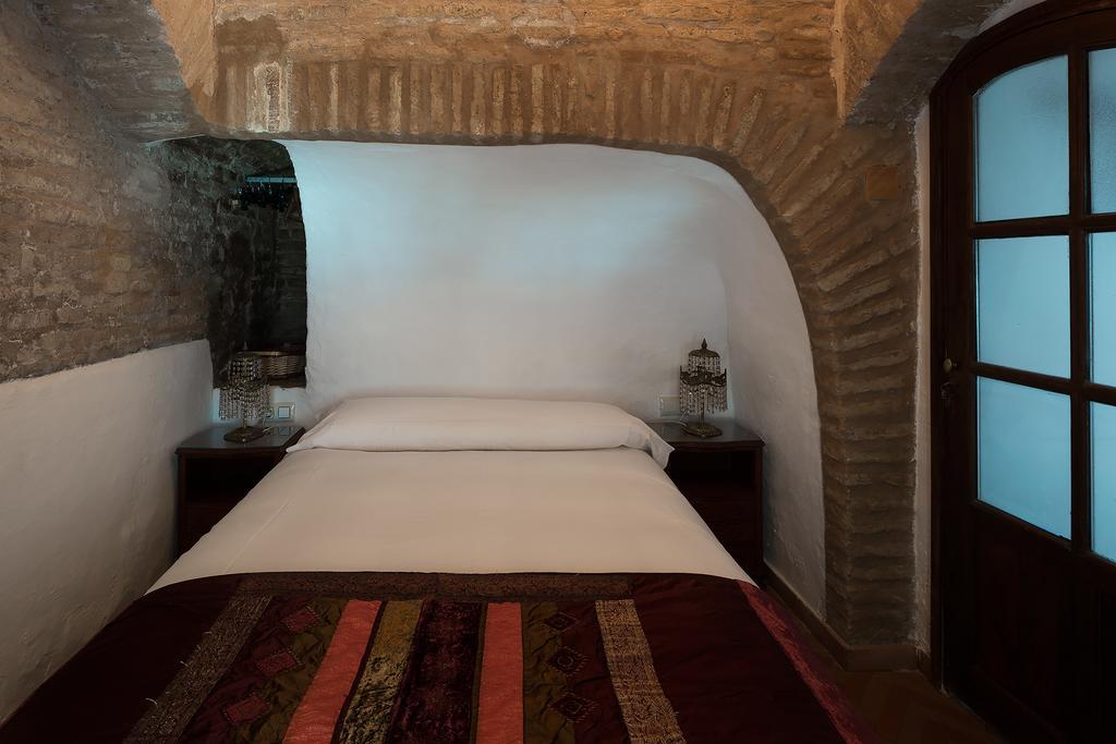 Holi-rent Historic House Next To The Alcazar * Siviglia